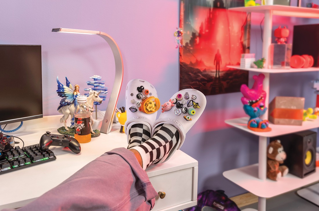 S3_2024_Self-Expression_Knee-Down_10001-100_0081 – Shop Crocs Sneakers Collection for All-Day Comfort